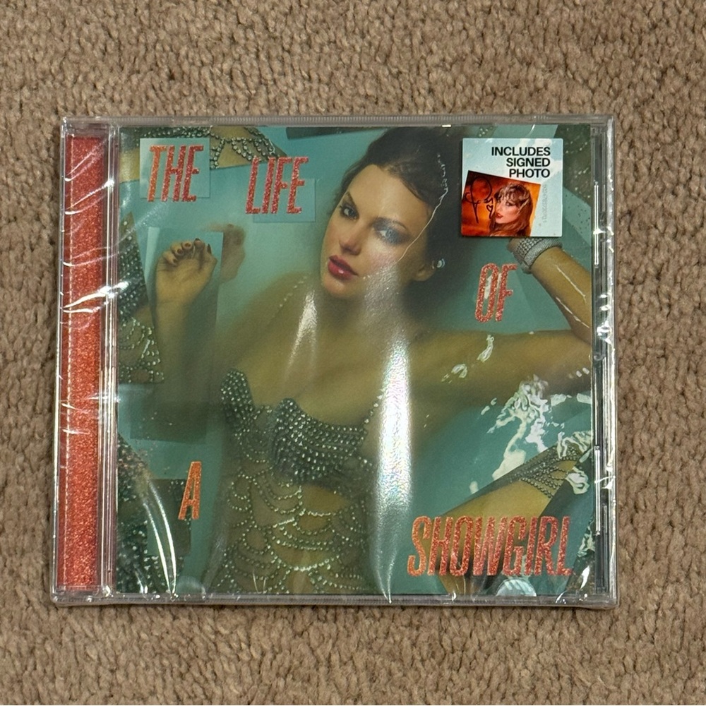 Taylor Swift The Life of a Showgirl CD + Hand Signed Photo 1